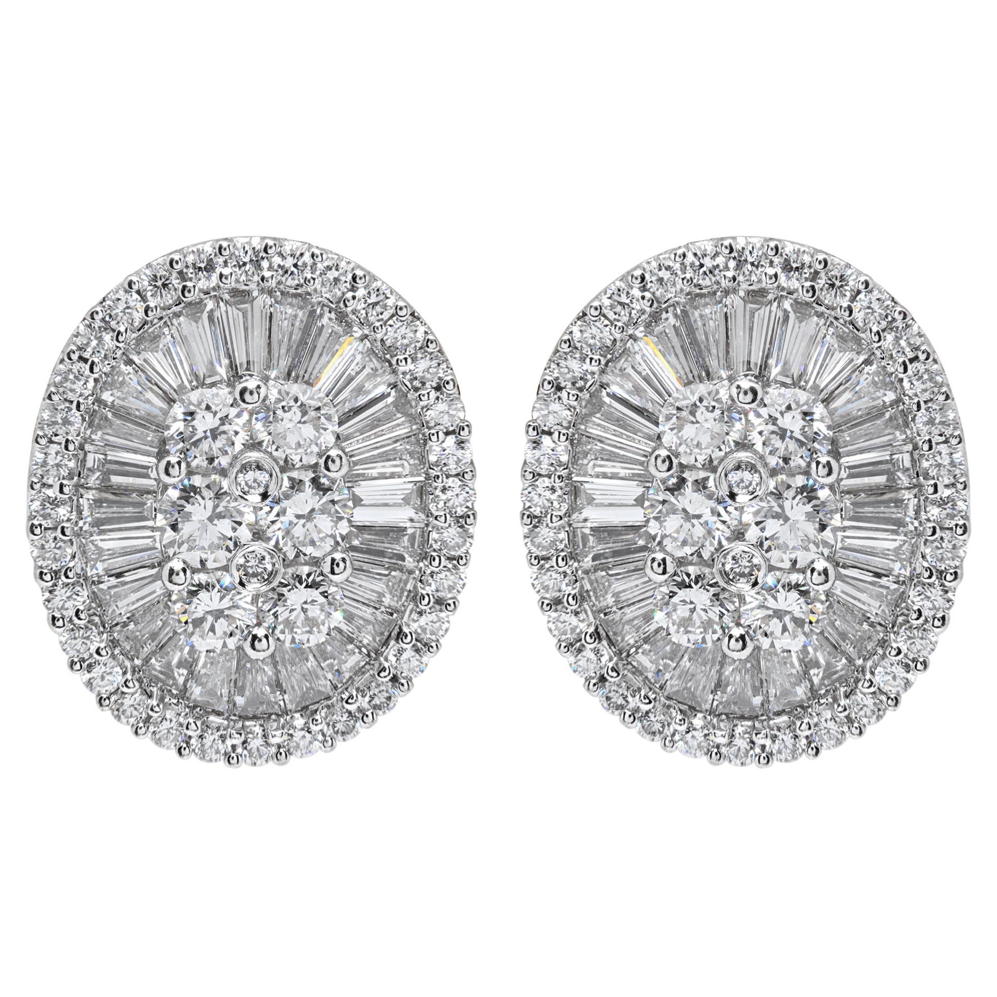 Orecchini ovali con diamanti in oro bianco in vendita