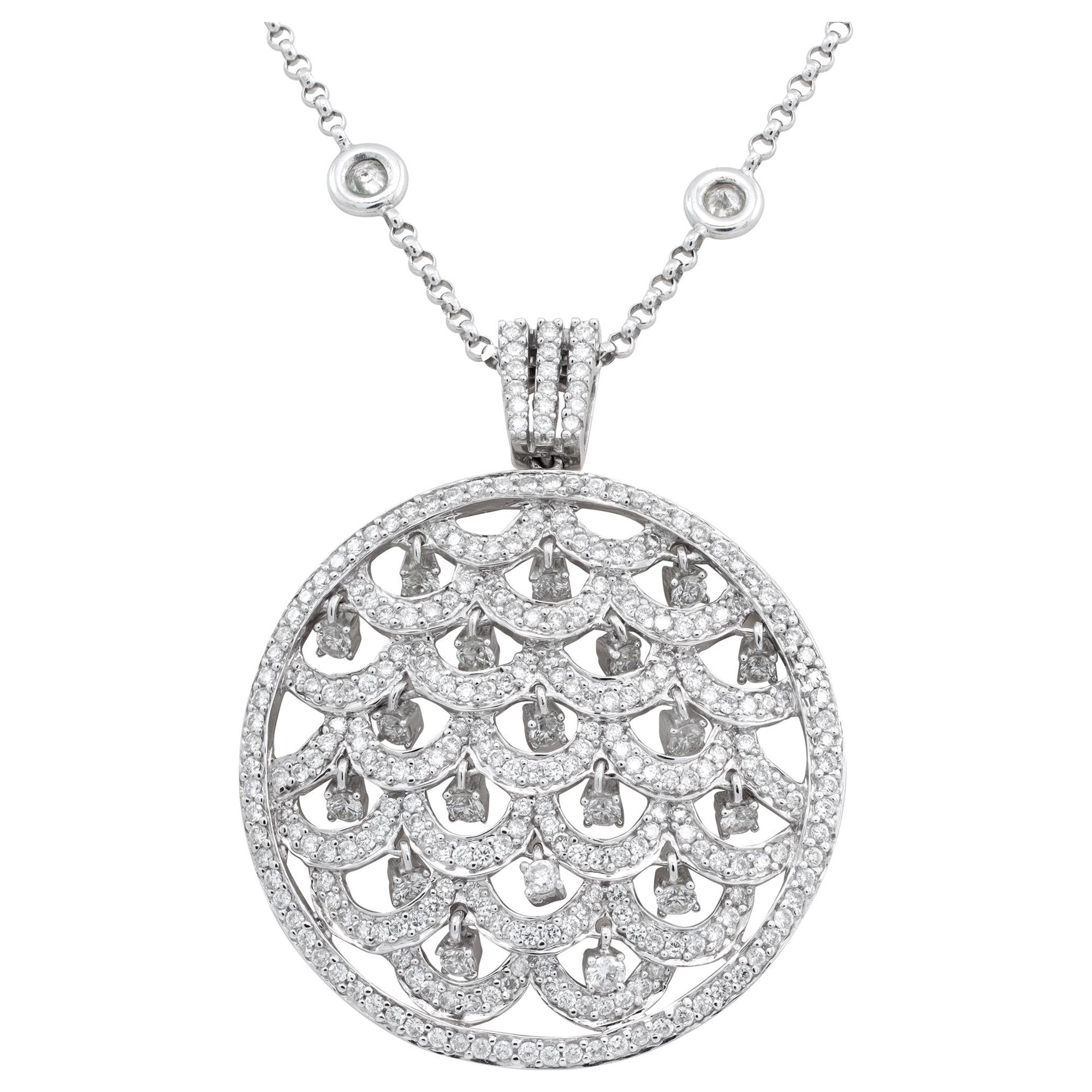 Collier en or blanc avec pendentif en forme de vague et diamants ronds