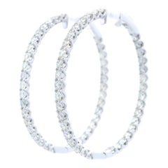 Orecchini a cerchio con diamante rotondo da 6.13 carati in oro bianco