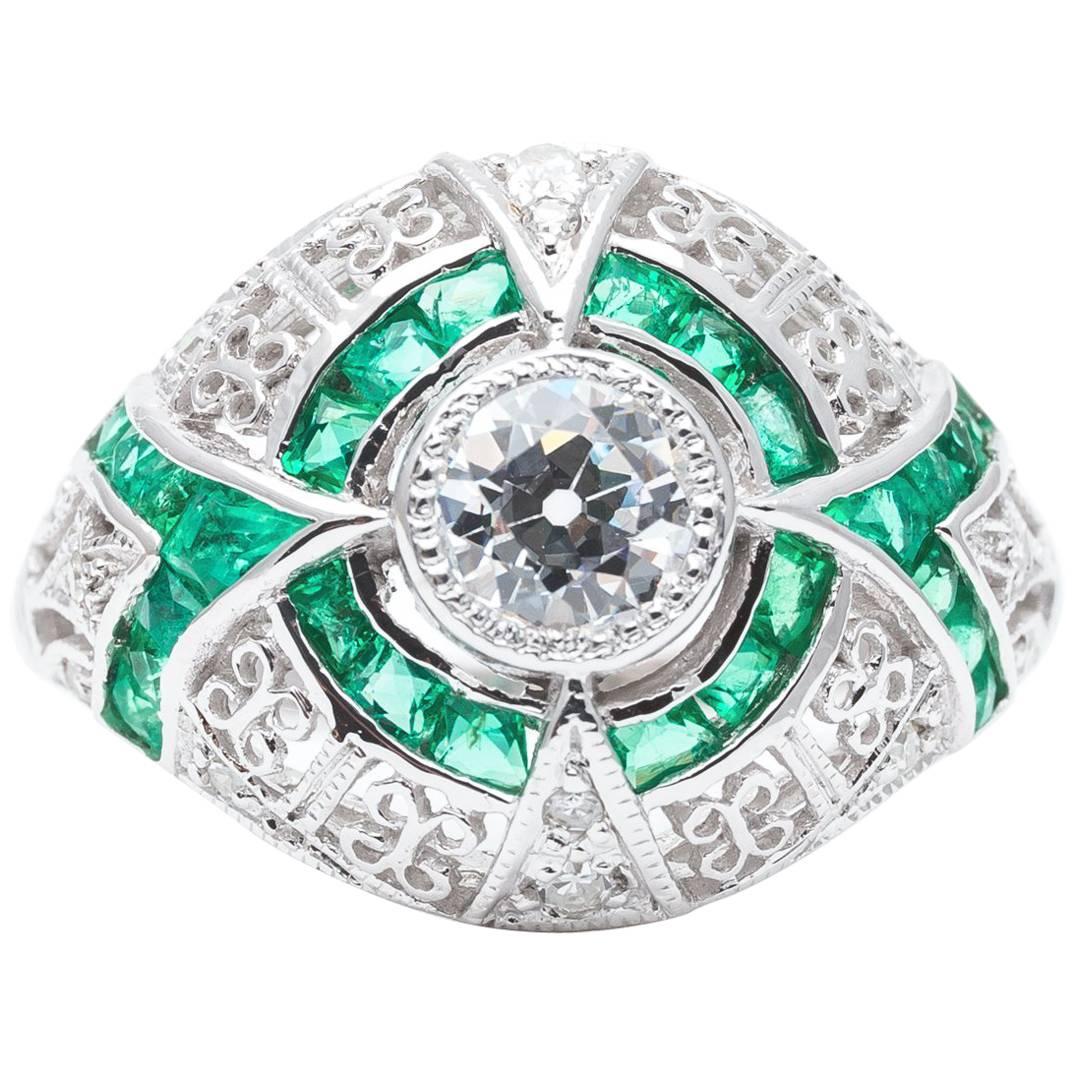 Ravishing 0.60 Carat Diamond Emerald White Gold Ring For Sale