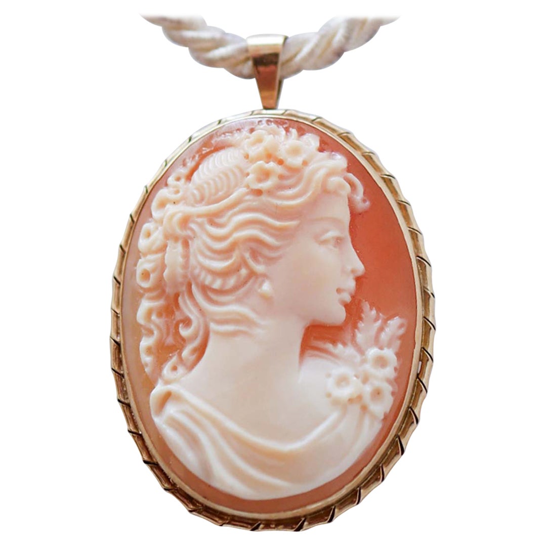 Cameo, Rose Gold Brooch / Pendant. For Sale