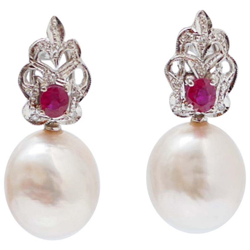 Pendientes de perlas, rubíes, diamantes y platino.