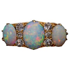 Antiguo anillo eduardiano de oro amarillo de 18 quilates con 9 piedras de ópalo y diamantes de 1,56 quilates