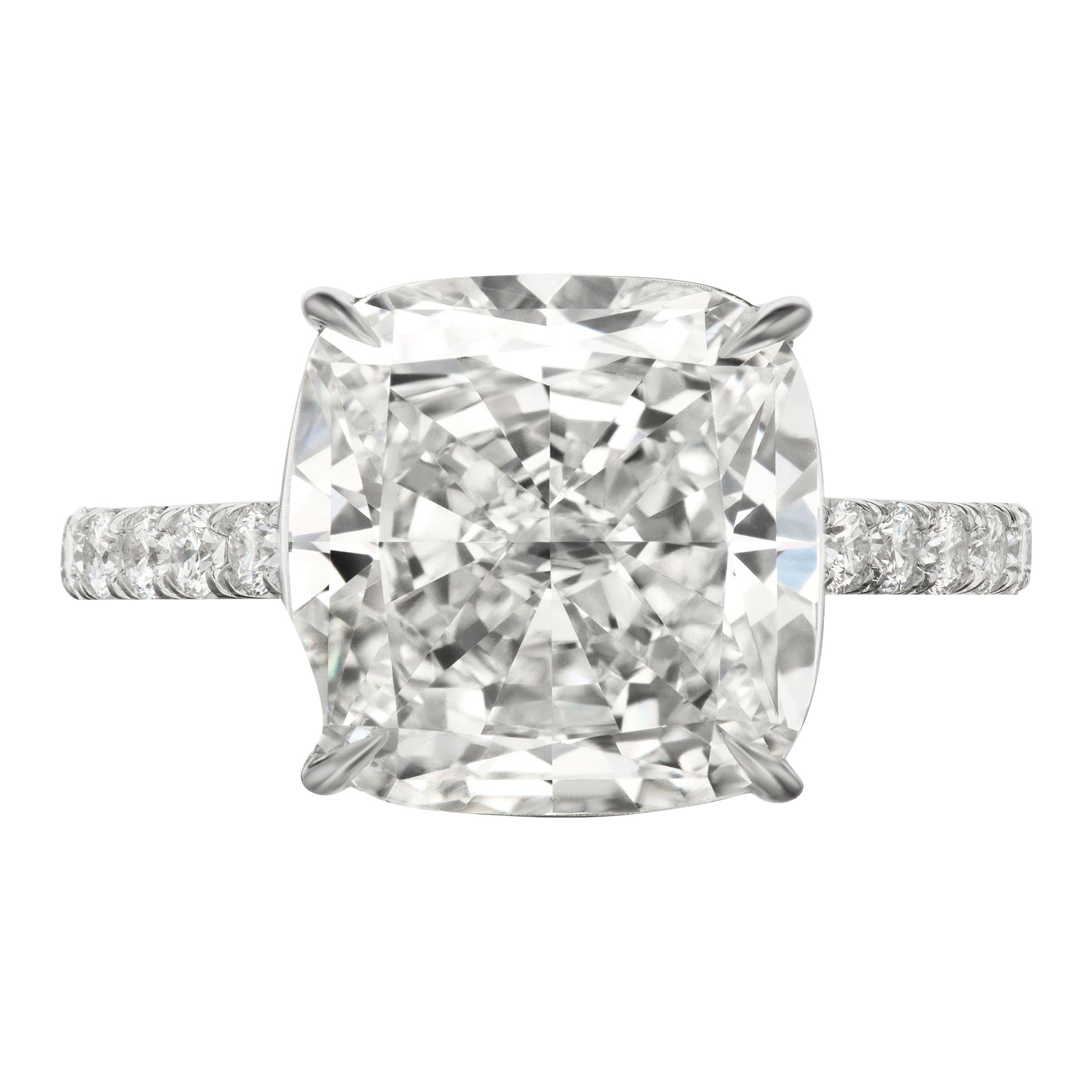 Anillo solitario de diamantes talla cojín de 5 quilates con pavé certificado por GIA
