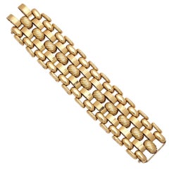 Vintage 1940s Retro Textured Gold Bracelet Vintage 1940s Retro Textured Gold Bracelet