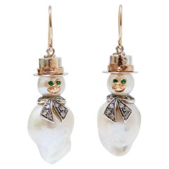 Perles, Tsavorite, Diamants, Boucles d'oreilles bonhomme de neige en or rose et argent.