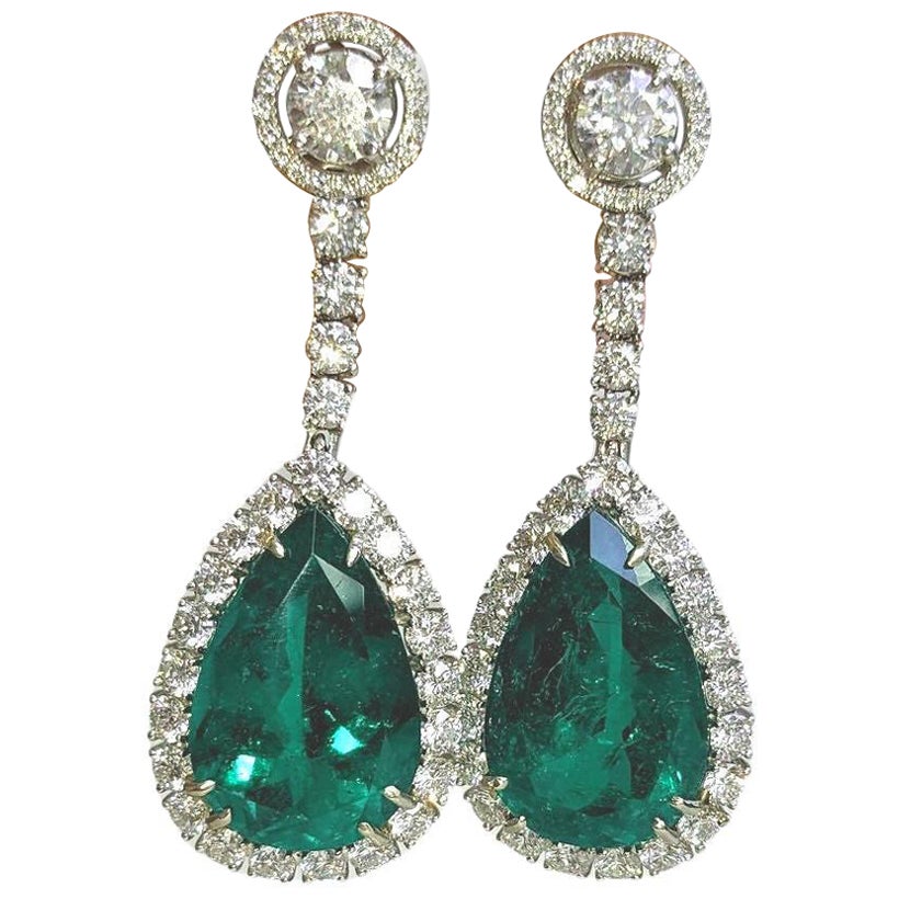 C.Dunaigre Certified 28 Carat Colombian MINOR OIL Emerald Diamond