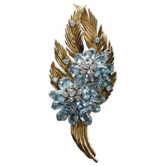 Vintage 18kt yellow gold 10.00 ct. Aquamarine and Diamond brooch