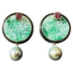 Pendientes de jade verde natural de Myanmar tallado en oro de 18 quilates y ágata negra y perla