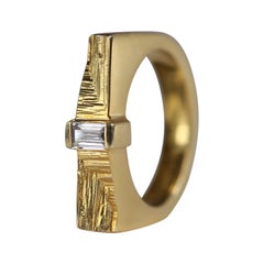 Anillo de oro amarillo con diamante baguette de 0,3 quilates XYZ Axis - AGATA KARWOWSKA