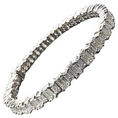 Armband mit 11,75 Karat Smaragdschliff und Baguette-Schliff