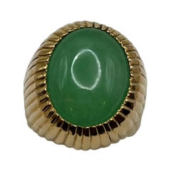 Rose gold ring with central jade