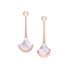 Ohrringe aus Roségold mit fächerförmigem Perlmutt und Bergkristall