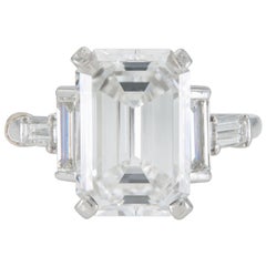 Bague de fiançailles en diamant taille émeraude de 5.45 carats