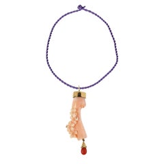 pendentif en corail gravé et or