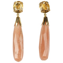 ohrringe aus 18 Karat Gold mit facettiertem gelbem Saphir und orangefarbenem Opal