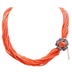Collana in corallo, rubini, diamanti, oro rosa e argento.