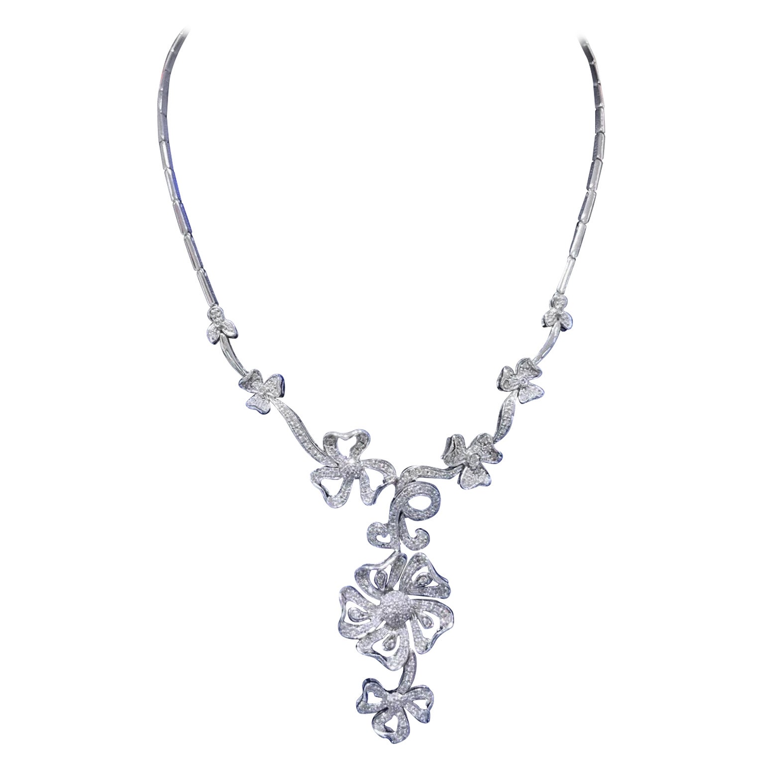 Collier cocktail fleur en or blanc 14 carats avec 2 carats de diamants ronds
