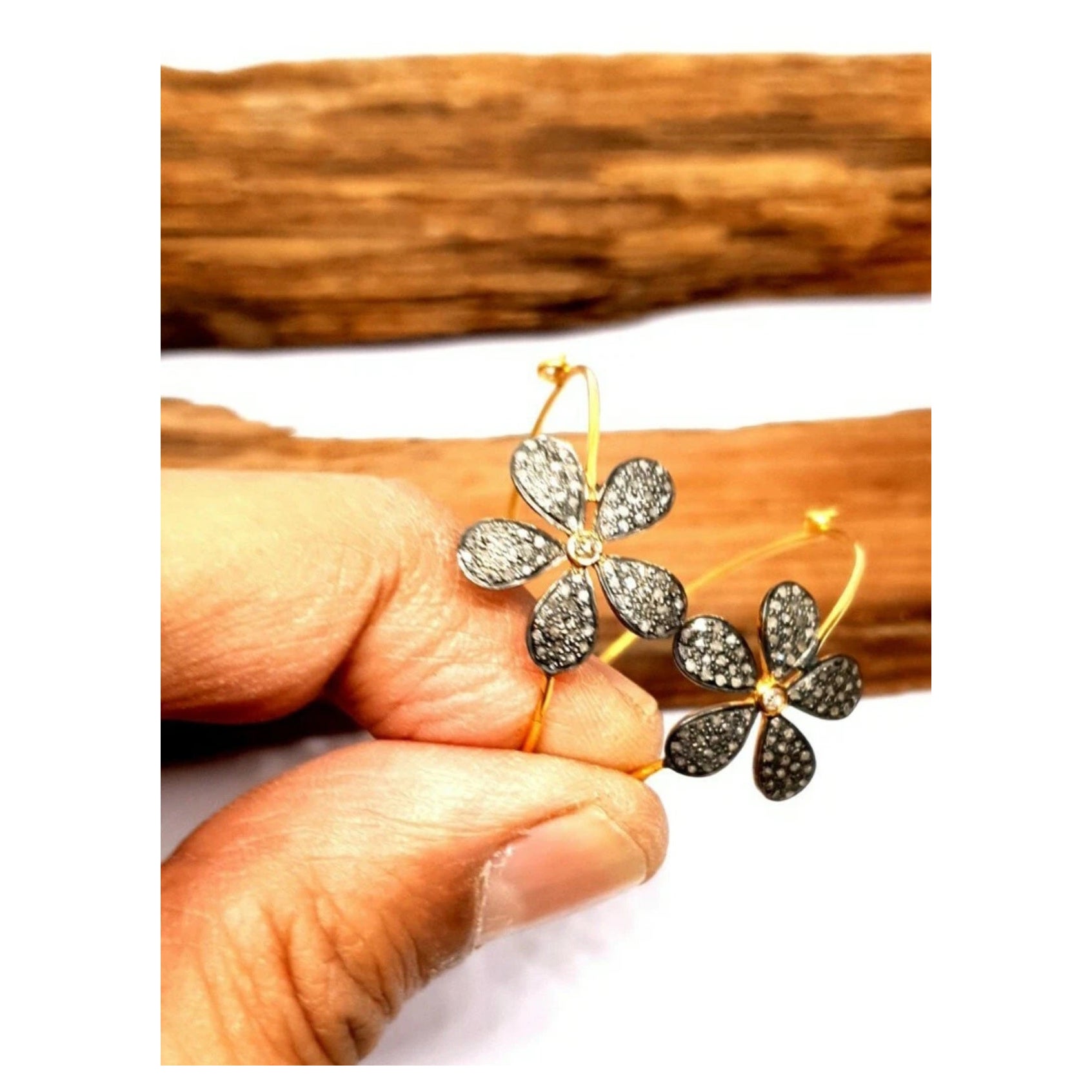 Pendiente de aro con flor de diamantes y pavé Plata 925 Joyería fina hecha a mano con diamantes