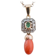 Anhänger aus 14 Karat Roségold und Silber mit Koralle, Smaragd, Diamanten und Silber.