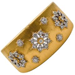 1.64 Carats Diamonds Yellow Gold Hinged Cuff Floral Motif Bangle Bracelet