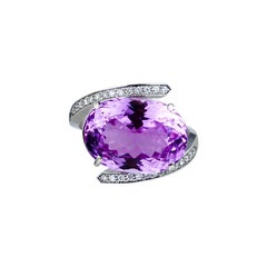 Bague ovale en améthyste en or massif 14k.