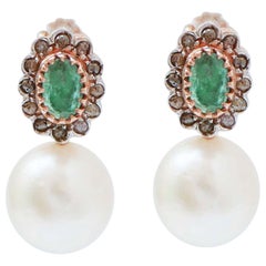 Pendientes de perlas, esmeraldas, diamantes, oro rosa y plata.