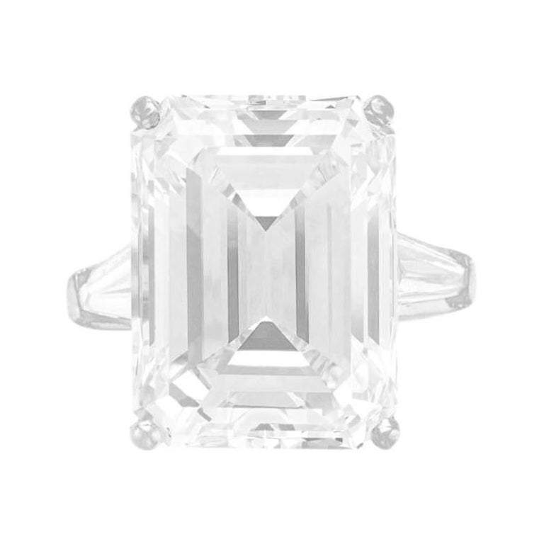 Diamante talla esmeralda de 10 quilates certificado por el GIA  Anillo en platino