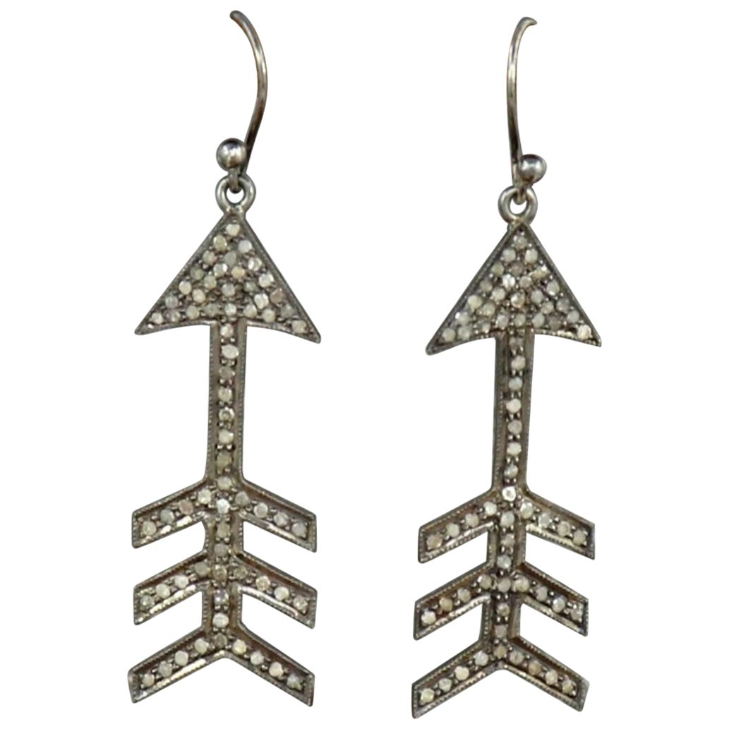 Pendiente flecha diamante pavé Plata 925 Pendiente diamante vintage Amuleto de cumpleaños.