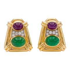 David Webb, boucles d'oreilles vintage des années 1970 en rubis cabochon, émeraude et diamants