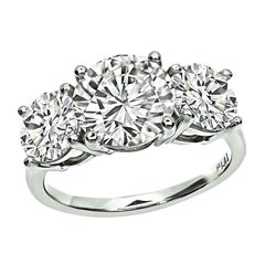 Anello di fidanzamento con diamante centrale da 2,32 carati e diamante laterale da 2,00 carati
