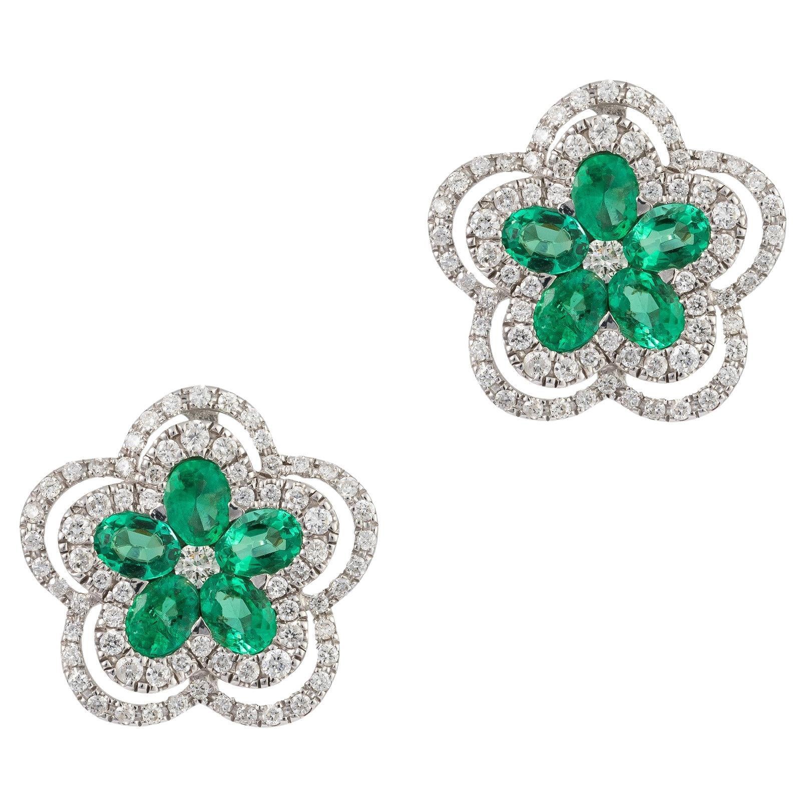 NWT $7, 500 Pendientes florales de diamantes esmeralda 18KT de gran brillo fantasía