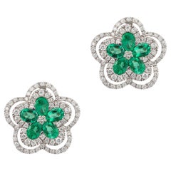 NWT $7, 500 Pendientes florales de diamantes esmeralda 18KT de gran brillo fantasía