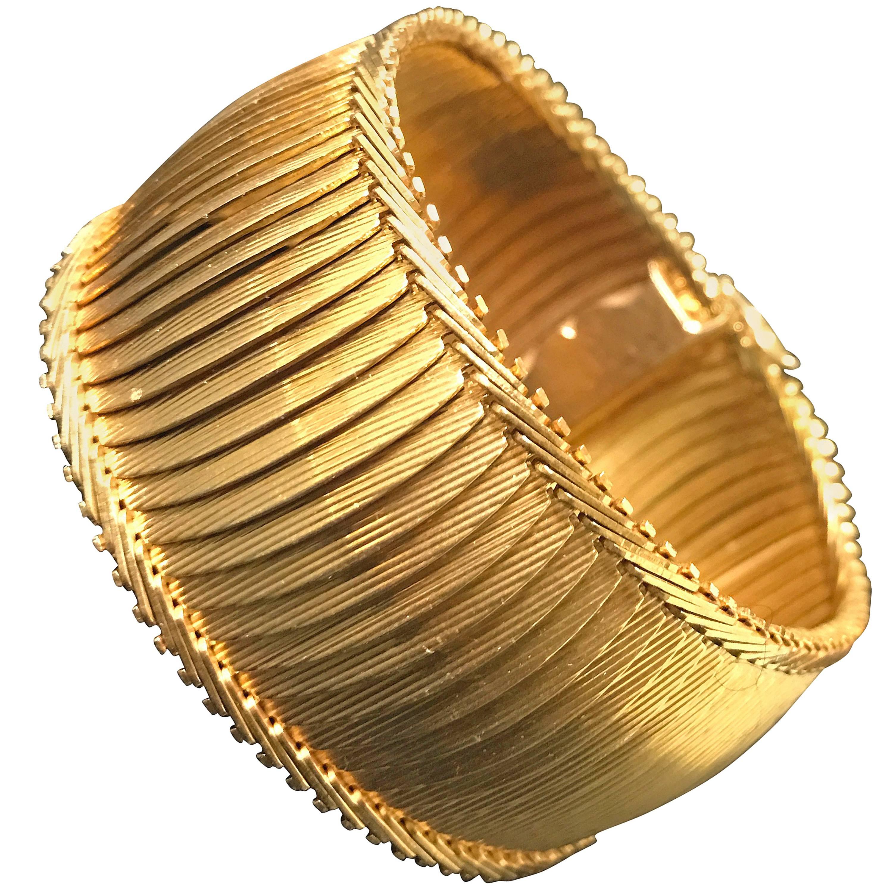 Yellow Gold Cuff Bracelet circa 1900s
