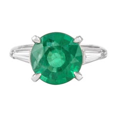 Alexander Beverly Hills, bague à trois pierres, émeraude ronde de 3,92 carats et diamants