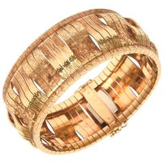 Vintage Sculptural Italian 18 Karat Gold Cuff Bracelet 2