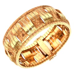 Italian 18 Karat Gold Sculptural Cuff Bracelet Vintage