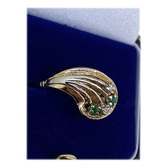 Anello retrò con smeraldo e diamanti a grappolo con motivo "Grape Branch". Oro bianco giallo 14K