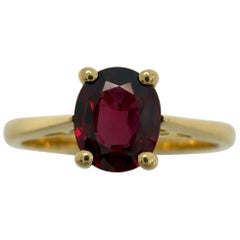 Bague solitaire en or jaune 18 carats avec rubis rouge profond de taille ovale naturel de 0,85 carat