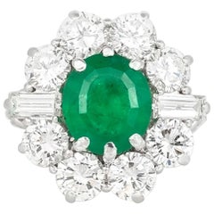 Bague grappe vintage des années 1940 avec émeraude de 2,50 carats et diamants de 4,00 carats