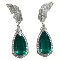 Boucles d'oreilles émeraude poire et diamant de Colombie, certifiées Gübelin