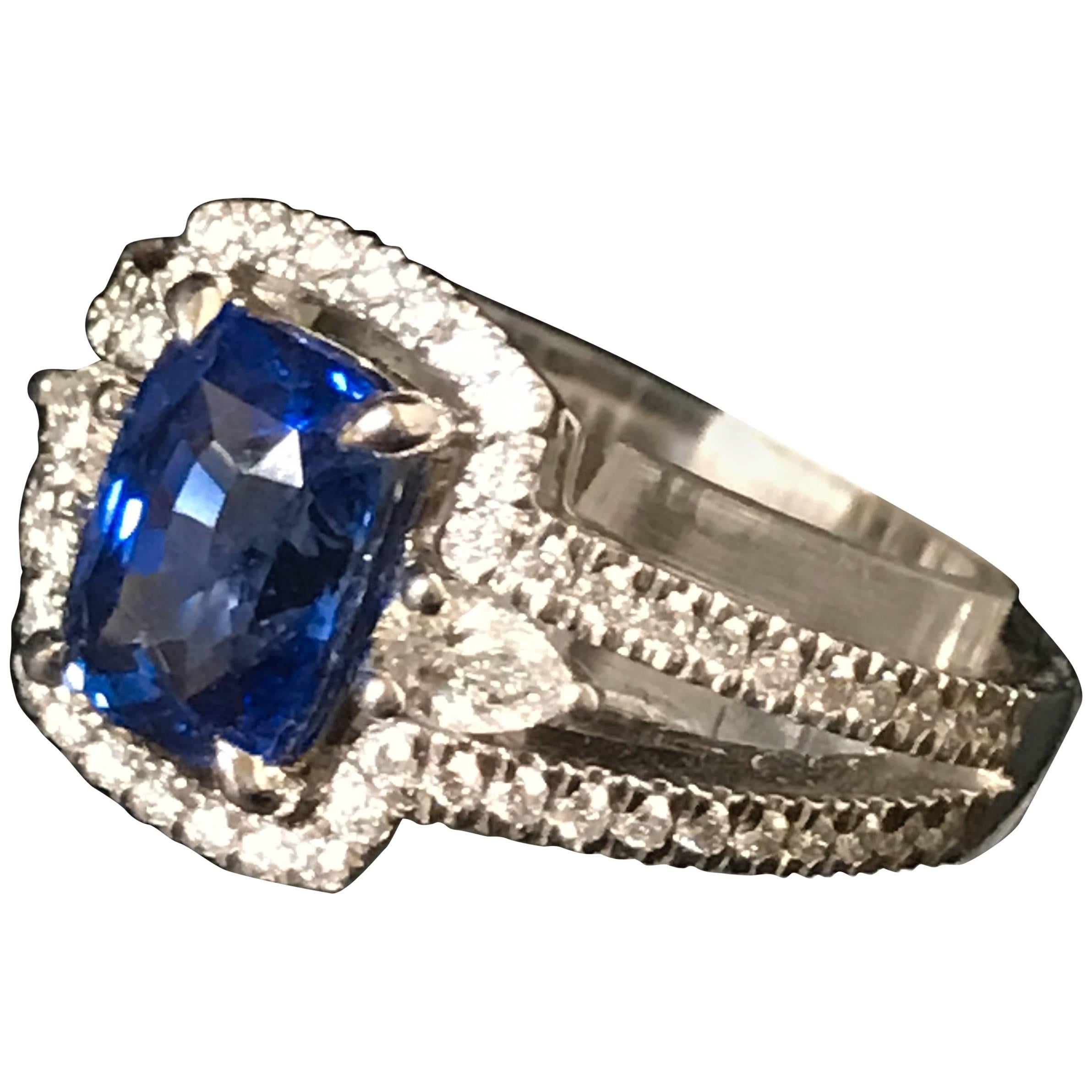 Discover this Cushion Ceylon Sapphire Pear Shaped Diamonds White Gold Ring.
White Gold 18 Carat
2 Pear Shaped Diamonds 0.36 Carat
62 Diamonds 0.36 Carat
Cushion Ceylon Sapphire 2.64 Carat
Size : 53
