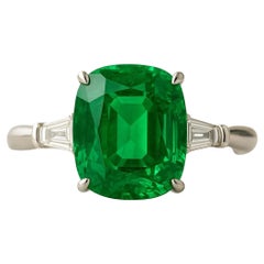 Bague en platine à trois pierres, certifiée GIA, émeraude de 6,01 carats à taille coussin
