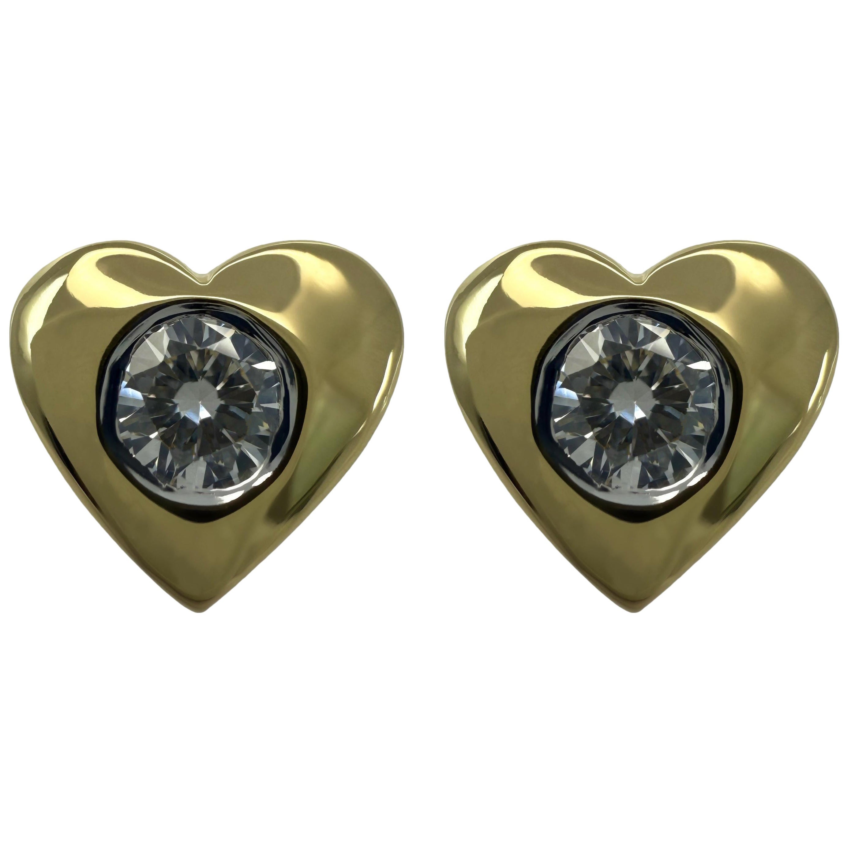 Ohrstecker in Herzform mit natürlichen runden Diamanten im Brillantschliff aus 18 Karat Gelbgold