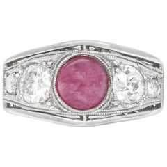 Bague Art déco des années 1930 avec rubis cabochon de 0,80 carat et diamants de 1,30 carat