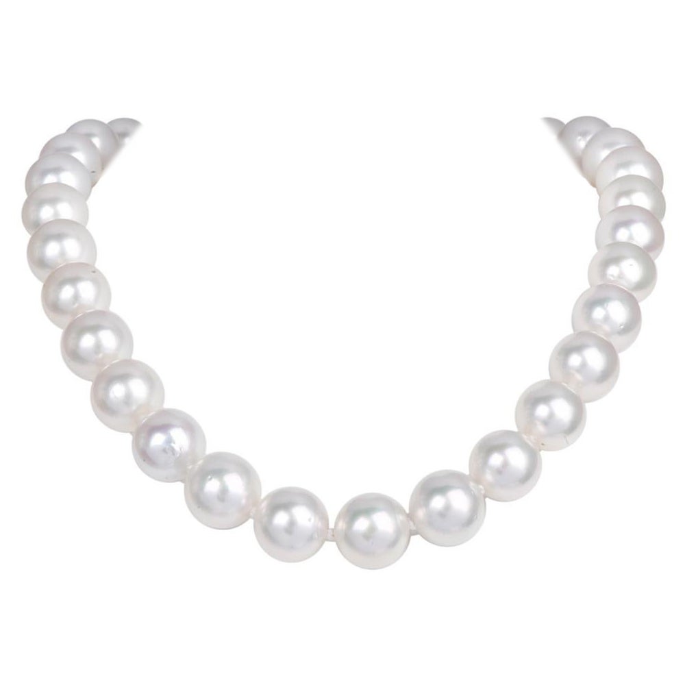 Collana girocollo di perle dei mari del sud da 13 mm con chiusura in oro con diamanti in vendita