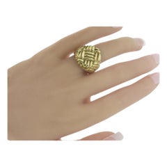 Anillo vintage de oro de 18 quilates con motivo de tejido complejo
