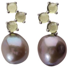 Cavallo Baroque grey Pearl Cabochon Peridot Green 18 karat yellow Gold Earrings