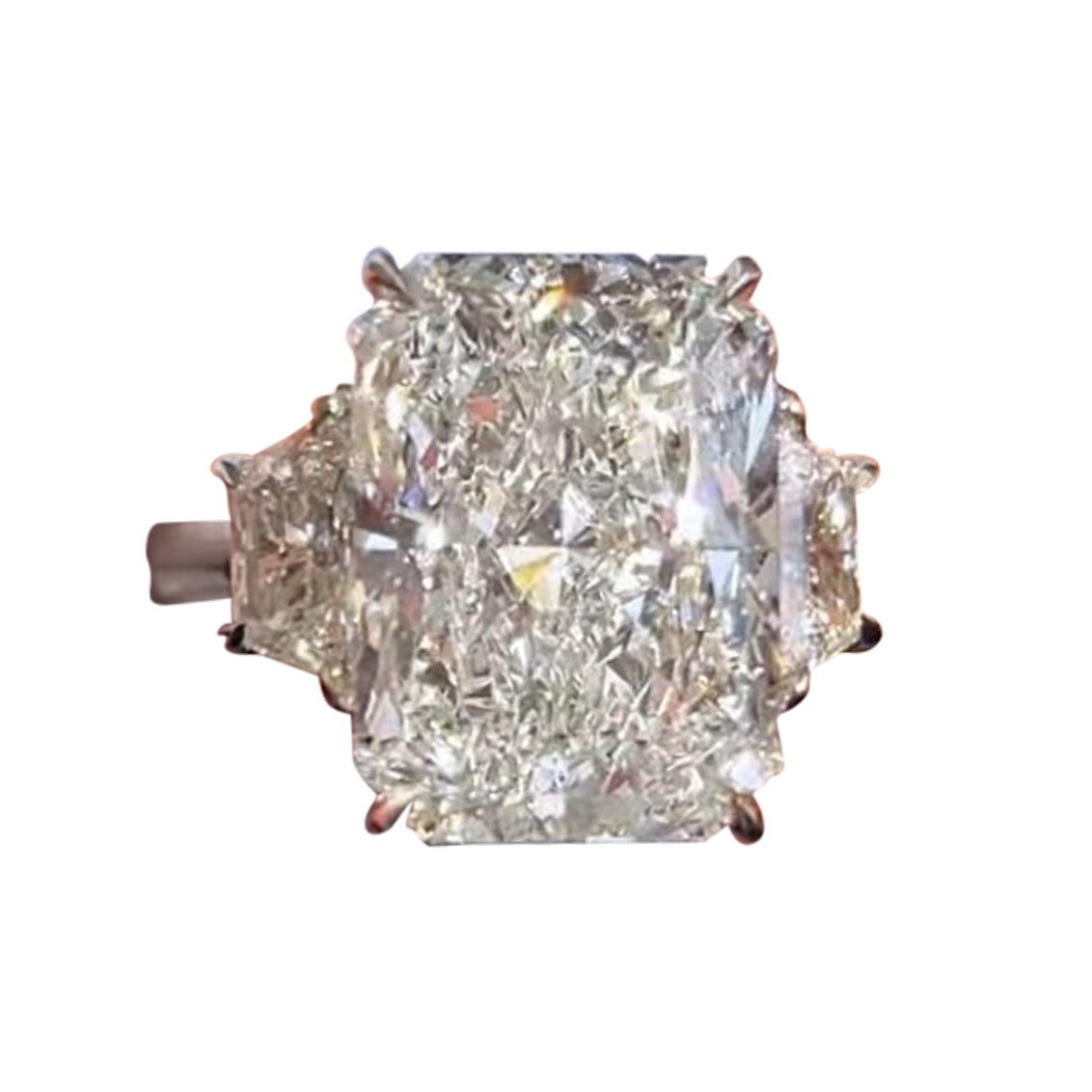 Certificado GIA 10,00 quilates F/VS1  Anillo de oro de 18 quilates con diamantes de forma radiante
