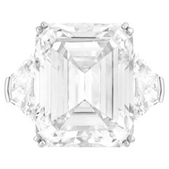 Bague en platine avec diamant taille émeraude certifié GIA 7,14 carats F VVS2